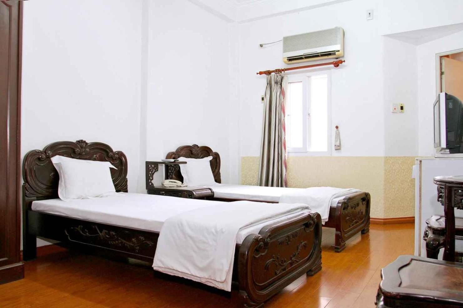 Hoang Cuong Hotel 15 Nguyen Thai Hoc Hanoi Esterno foto