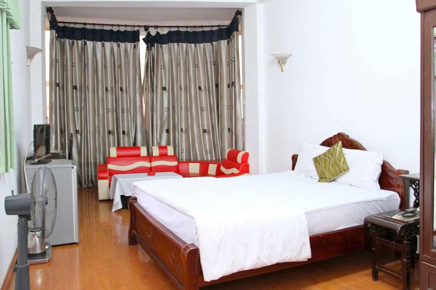 Hoang Cuong Hotel 15 Nguyen Thai Hoc Hanoi Esterno foto