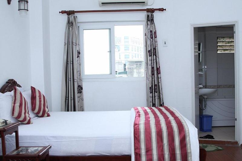 Hoang Cuong Hotel 15 Nguyen Thai Hoc Hanoi Esterno foto