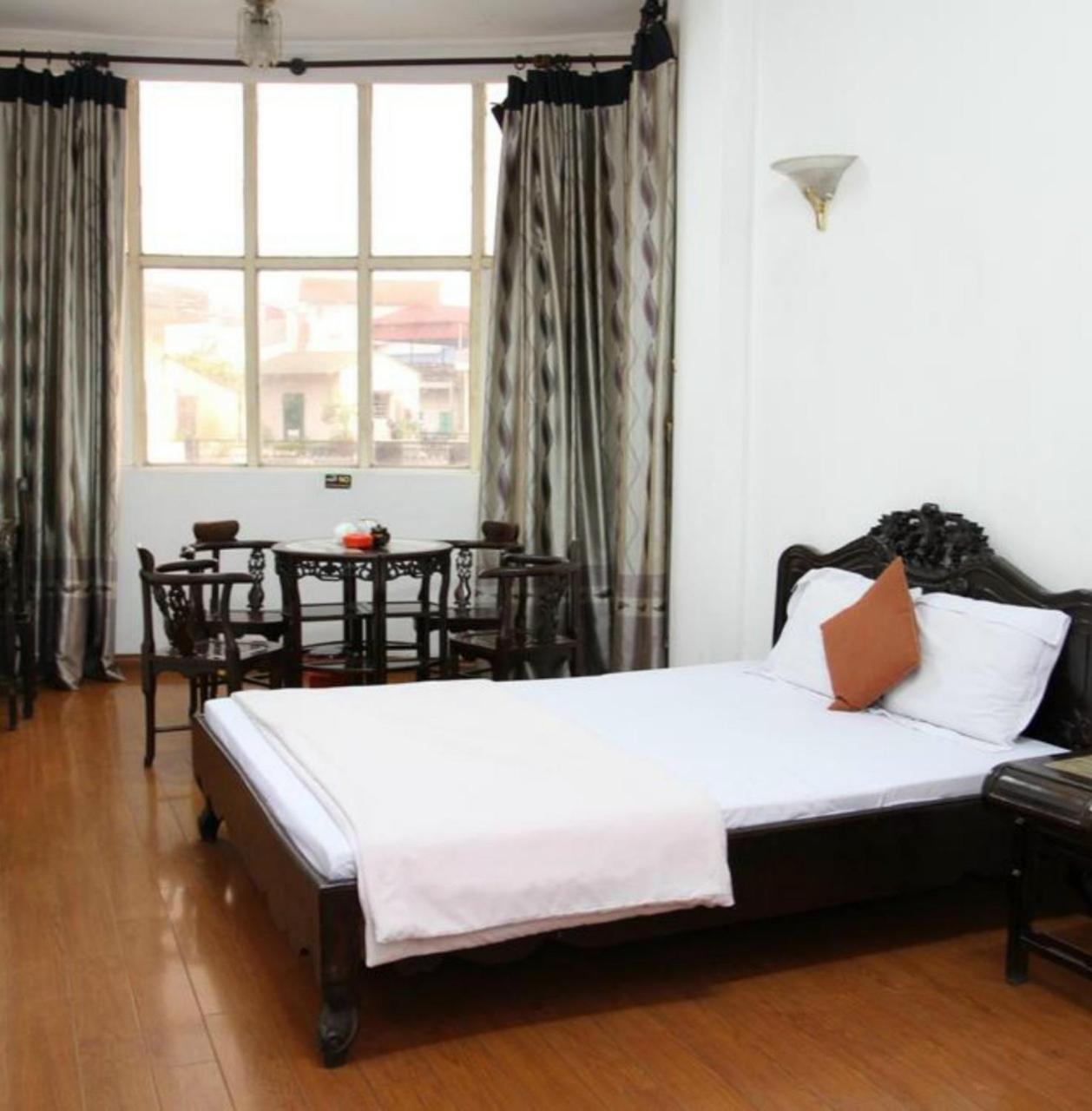 Hoang Cuong Hotel 15 Nguyen Thai Hoc Hanoi Esterno foto